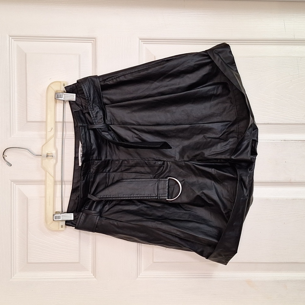 Elizabeth and James vegan leather high rise shorts Women 6